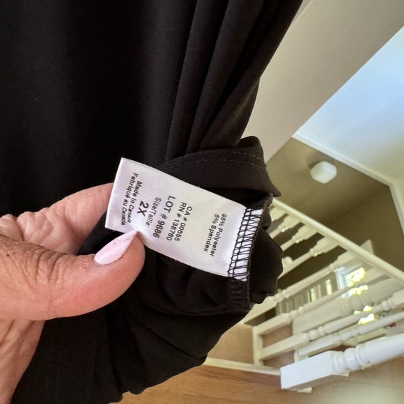 Black cold shoulder shirt - Picture 3 of 4